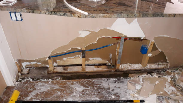 Best 24/7 water damage repair  in Plainedge, NY